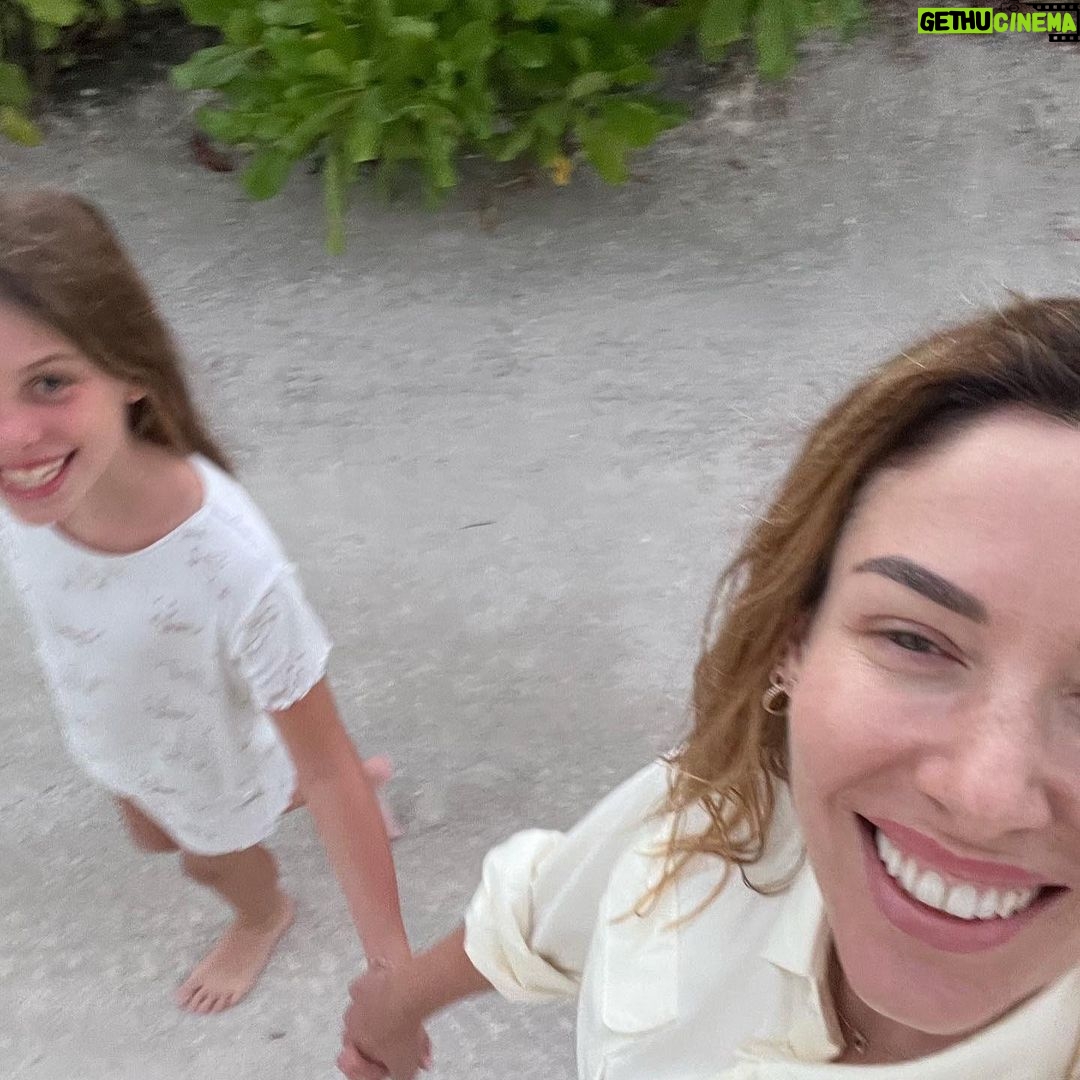 Sarah Felberbaum - 13.5K Likes - Tu che sei la mia parte migliore.
Tu che sei bella e simpatica e tanto intelligente.
Tu che non ti prendi mai sul serio.
Tu che ti preoccupi sempre se mi vedi seria o pensierosa e mi chiedi se sto bene.
Tu che mi hai regalato l’amore.
Auguri vita mia.
#oliviaturnsnine