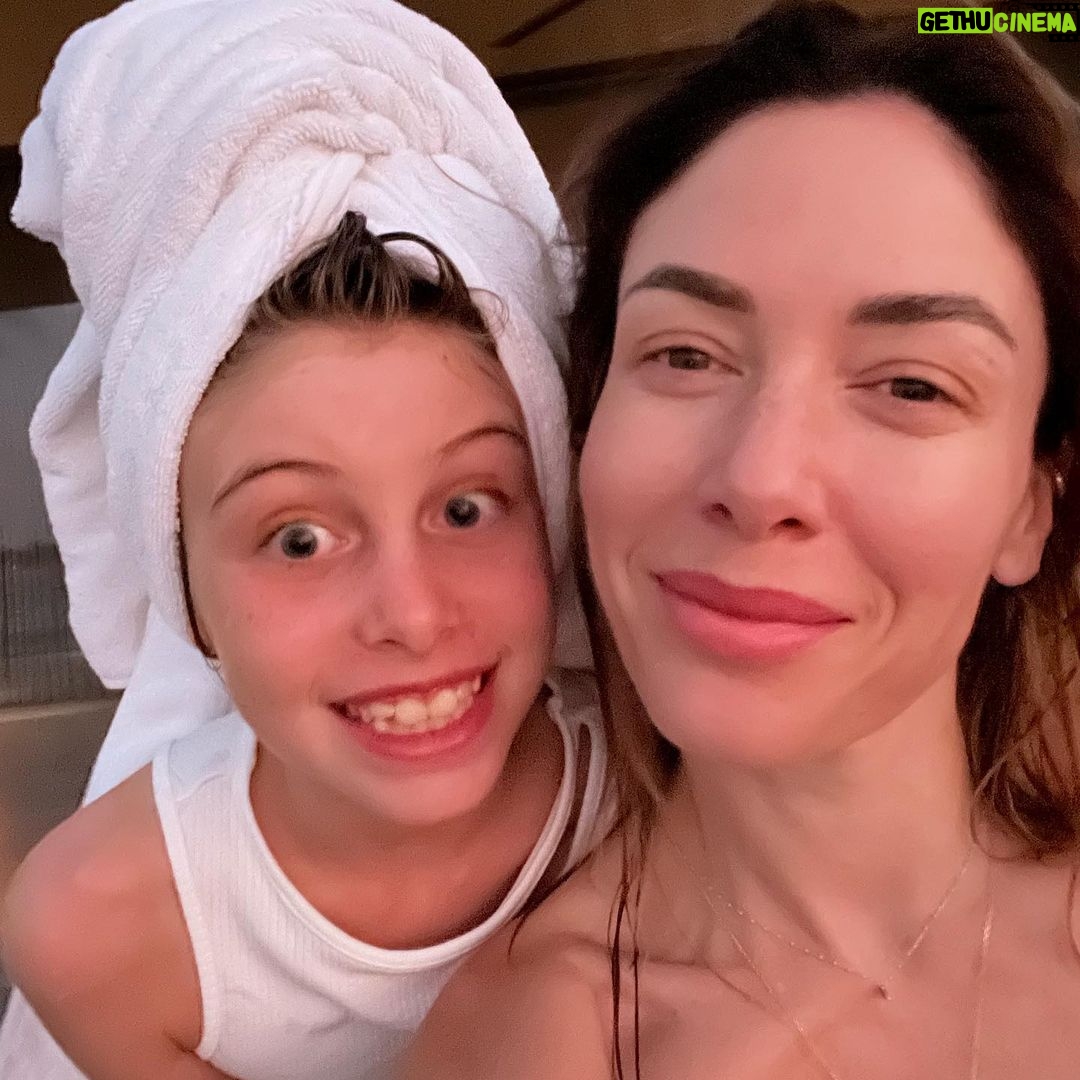Sarah Felberbaum - 13.5K Likes - Tu che sei la mia parte migliore.
Tu che sei bella e simpatica e tanto intelligente.
Tu che non ti prendi mai sul serio.
Tu che ti preoccupi sempre se mi vedi seria o pensierosa e mi chiedi se sto bene.
Tu che mi hai regalato l’amore.
Auguri vita mia.
#oliviaturnsnine