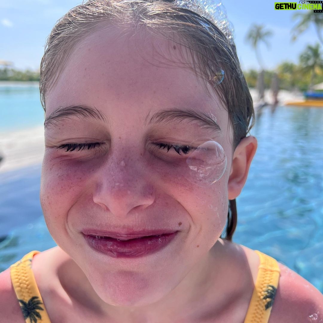 Sarah Felberbaum - 13.5K Likes - Tu che sei la mia parte migliore.
Tu che sei bella e simpatica e tanto intelligente.
Tu che non ti prendi mai sul serio.
Tu che ti preoccupi sempre se mi vedi seria o pensierosa e mi chiedi se sto bene.
Tu che mi hai regalato l’amore.
Auguri vita mia.
#oliviaturnsnine
