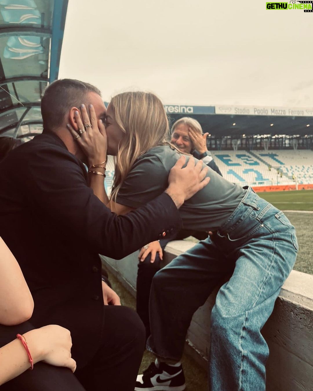 Sarah Felberbaum - 45.3K Likes - Sono tanto orgogliosa di te ❤️
.
.
.
#tiamo #follemente #forzaspal #5-0