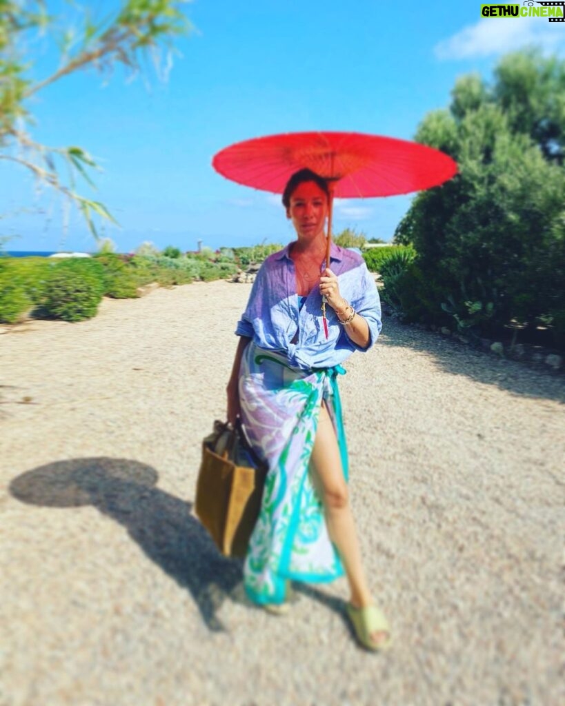 Sarah Felberbaum Instagram - À la plage! Cit @euridiceaxen Ombrellino chic @mic_occhipinti 📸 @alexbragaofficial Ibiza, Spain