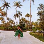 Sarah Felberbaum Instagram - Sono tornata, giuro. 🌴 . . . #barefoot