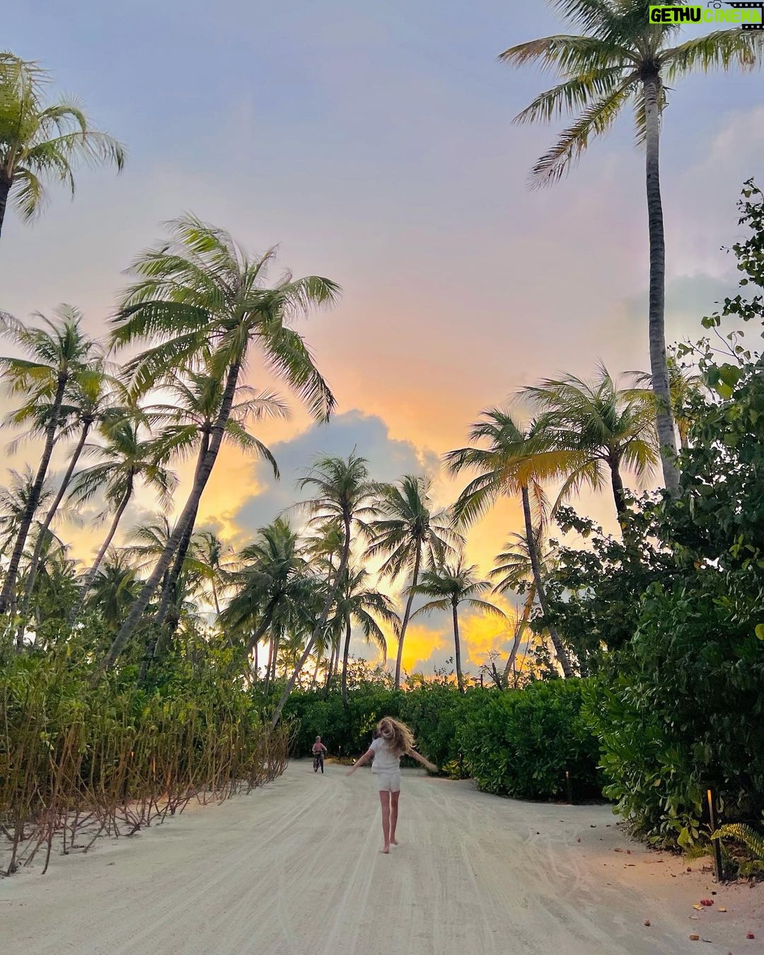 Sarah Felberbaum - 24.8K Likes - 7daysOfLove