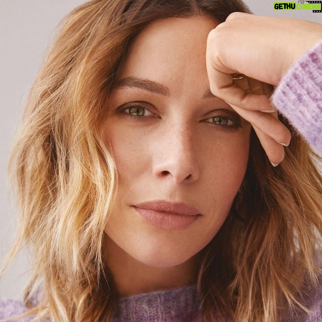 Sarah Felberbaum Instagram - Con grande gioia diamo il Benvenuto a SARAH FELBERBAUM! Nata a Londra da madre inglese e padre newyorkese, vive in Italia. Dopo il lavoro come modella e attrice in spot pubblicitari, nel 2000 esordisce come conduttrice nel programma musicale Top of the Pops, in onda su Rai Due. Nel 2011 esce Il gioiellino di Andrea Molajoli per il quale viene candidata al David di Donatello come miglior attrice protagonista. Sempre grazie allo stesso film vince a Venezia 2011 il Premio Guglielmo Bigari come attrice rivelazione dell’anno. Sarah ha partecipato ad innumerevoli progetti di successo, tra i quali Il giovane Montalbano, Una grande famiglia, Poli Opposti, I Medici, Uno di famiglia, Bentornato Presidente, Nessuno Come Noi, Come un gatto in Tangenziale 2. Il 25 aprile 2023 su Rai 1 in prima serata viene trasmesso Tina Anselimi – una vita per la democrazia prodotto da Bibi Film e diretto da Luciano Manuzzi, nel quale Sarah interpreta magistralmente il ruolo di Tina Anselmi. Sarah è perfettamente bilingue in lingua inglese. @sarahfelberbaum Press @lapalumbocomunicazione #actress #film #filmcommunity #actors #tv #art #artcinema #movie #moviestar #bilingue #studiomorandicascone