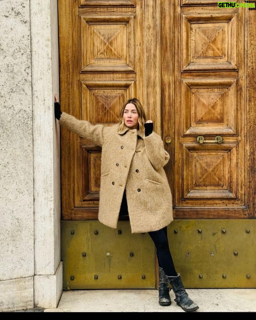 Sarah Felberbaum Instagram - Walking into a new season with @fay_brand #faybrand #adv Italy