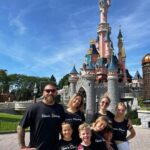 Sarah Felberbaum Instagram - Le mie persone preferite in uno dei miei posti preferiti. Un weekend pieno di amore. Grazie Noah. #noahturns7 #ironman #ohwow Disneyland Paris