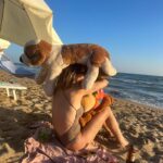 Sarah Felberbaum Instagram - Un sacco di amore, scherzi, acrobazie, risate e balli improvvisati. Sei stata un’estate calma, lenta, a volte noiosa ma sei stata esattamente quello che mi serviva. #skibiditoilet #sunsetsandfullmoons #loveandgintonics