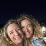 Sarah Felberbaum Instagram - Un sacco di amore, scherzi, acrobazie, risate e balli improvvisati. Sei stata un’estate calma, lenta, a volte noiosa ma sei stata esattamente quello che mi serviva. #skibiditoilet #sunsetsandfullmoons #loveandgintonics