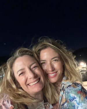 Sarah Felberbaum Instagram - Un sacco di amore, scherzi, acrobazie, risate e balli improvvisati. 
Sei stata un’estate calma, lenta, a volte noiosa ma sei stata esattamente quello che mi serviva. 

#skibiditoilet #sunsetsandfullmoons #loveandgintonics