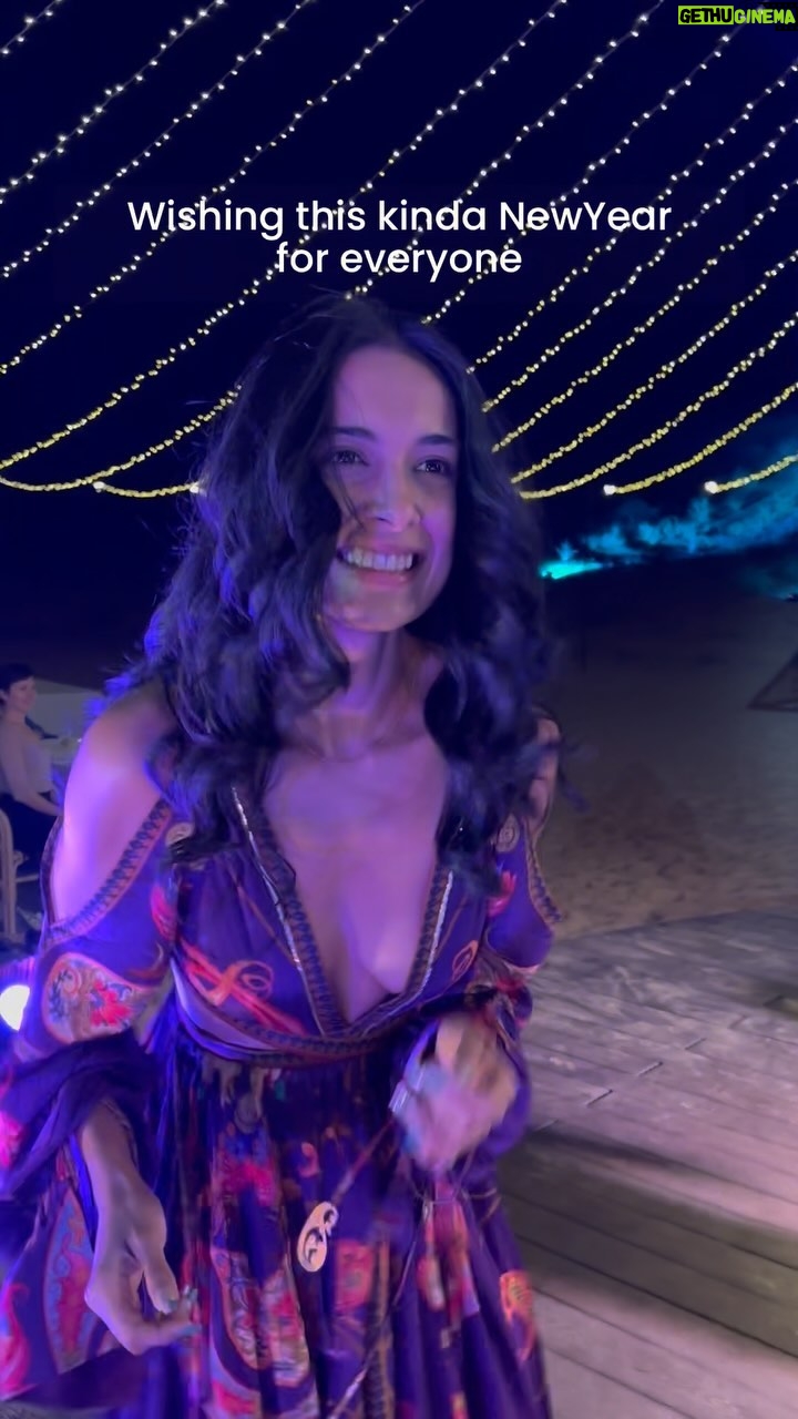 Sarah Jane Dias Instagram - And when you get the choice to sit it out or dance, I hope you dance. . Happy New Year! Peace, love and joy to you all. . #happynewyear #newyear2023 #ihopeyoudance #thedanceoflife . expert Wife doing camera work @positivityangel