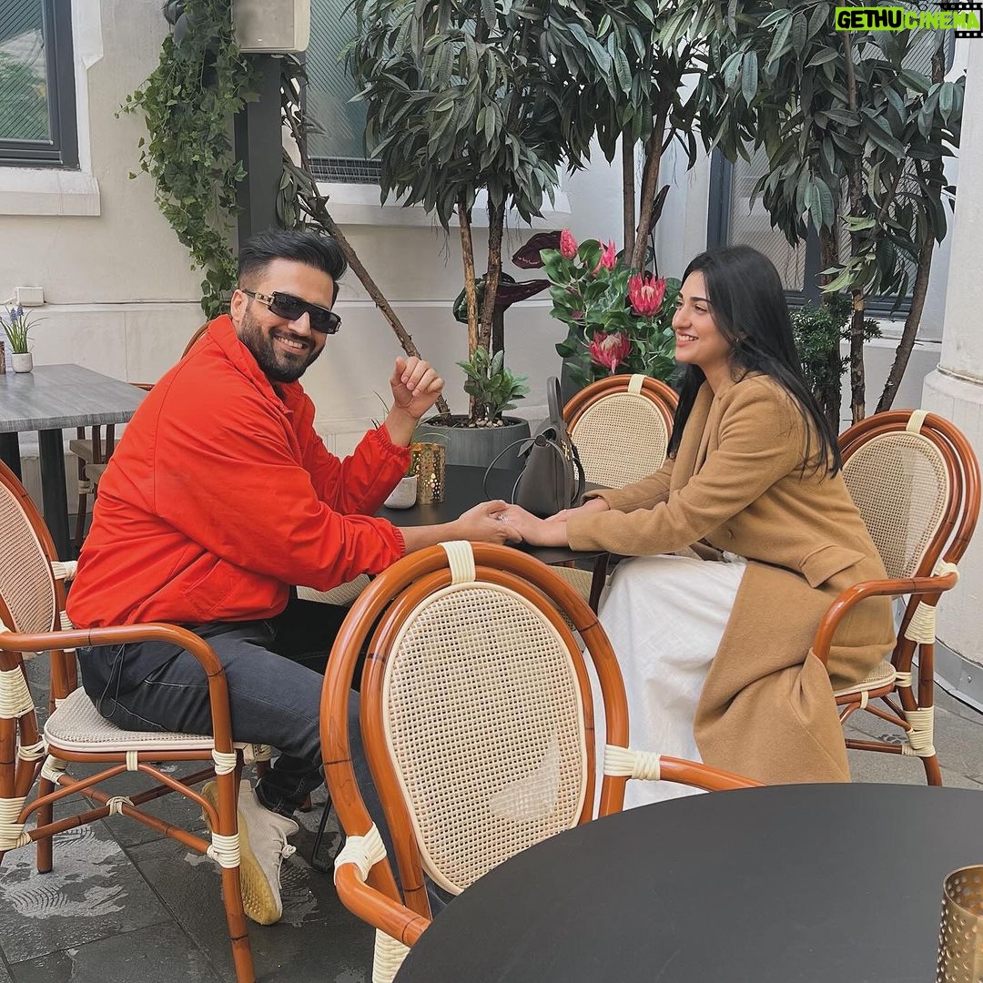 Sarah Khan Instagram - Happy birthday to the father of my child 😌 You’re the reason for the smile on my face and peace in my heart 💓 Happy Birthday to my Falak! ♥️ There’s a reason why I call you “Mera sukoon” may you forever rise as high as your name! 🌟 May Allah protect you and keep you safe! Amen