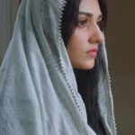 Sarah Khan Instagram - 🎶 New beats, new emotions! Dive into the world of Namak Haram with the latest soul-stirring song “Qareeb Aaiye” https://youtu.be/bpYwWmwhEKk Singer: Ayesha Tariq & Faisal Abbas Composer: Faisal Abbas Music: Atif Khan Don’t Forget To Watch The New Episode Of #NamakHaram Tonight At 8:00 PM Only On #HUMTV! Digitally Presented By Happilac Paints #HappilacPaints Digitally Powered By LahoreFans #Lahorefans Digitally Associated By Sandal Cosmetics #SandalCosmetics #NamakHaram #ImranAshraf #SarahKhan #BabarAli #SunitaMarshal #AnikaZulfiqar #MohsinEjaz #SajawalKhan #SalmaZafarAsim #NabeelaKhan #SaqlainAbbas #ShaqielleKhan #FARSEntertainment #MominaDuraid