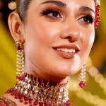 Sarah Khan Instagram - Embark on a mesmerizing journey through the soulful beats of a desi wedding with Asim Jofa’s latest creation – ‘Bajre Da Sitta’ Collection. 🎉 I had the pleasure of gracing this celebration of colors and tradition. Dive into the richness of cultural heritage, where sequins add stardust to joy. Let the couture speak for itself! ✨ @asimjofa @iamasimjofa #AsimJofa #IWearAsimJofa #BajreDaSitta #SarahKhan #ChiffonCollection #WeddingCollection #EssentialFestive #Unstitched #Embroidered #WeddingSeason #Festive #Silk #PaperCotton #Fashion #Trending