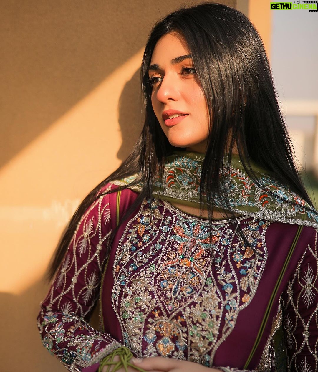 Sarah Khan Instagram - Festive feels and sun-kissed thrills! Celebrating in style with this breezy outfit from @ridachatthaofficial ✨