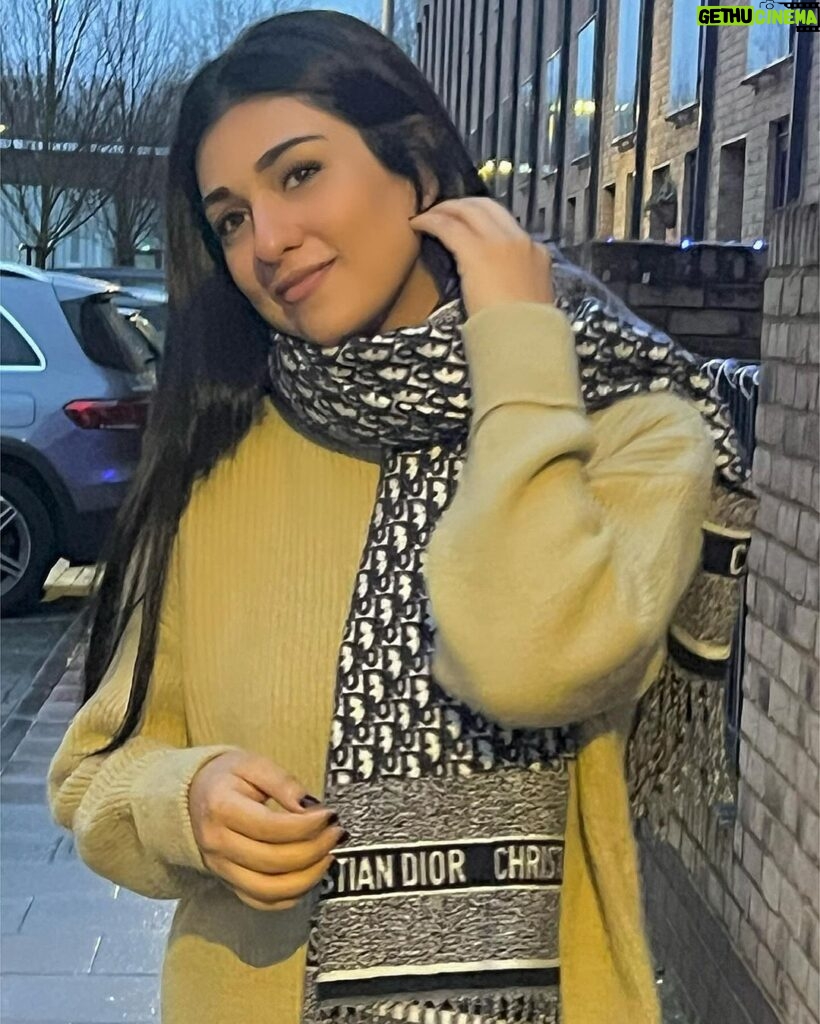 Sarah Khan Instagram - 💕 London, United Kingdom