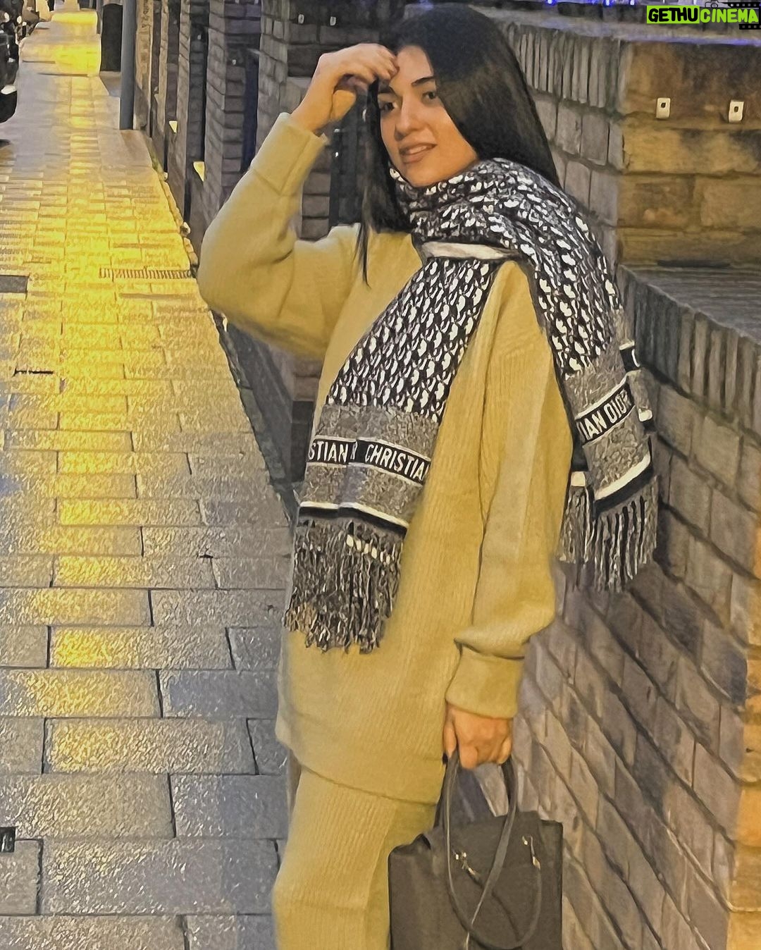 Sarah Khan Instagram - 💕 London, United Kingdom