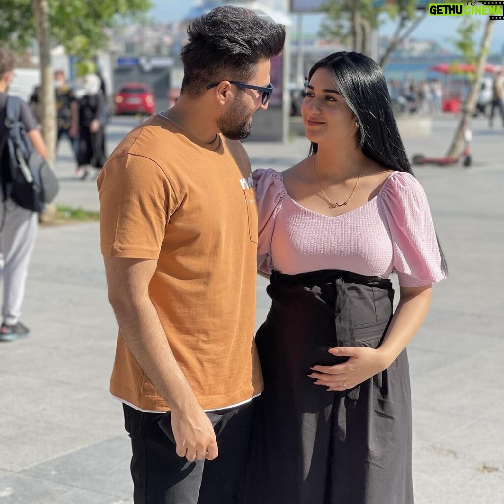 Sarah Khan Instagram - Happy birthday to the father of my child 😌 You’re the reason for the smile on my face and peace in my heart 💓 Happy Birthday to my Falak! ♥️ There’s a reason why I call you “Mera sukoon” may you forever rise as high as your name! 🌟 May Allah protect you and keep you safe! Amen