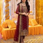 Sarah Khan Instagram - Bold colors, intricate threadwork, and a touch of stardust – Asim Jofa’s ‘Bajre Da Sitta’ Collection is a celebration of style and tradition. Whether you’re a bride-to-be or a fashion enthusiast, these pieces are a must-have! Join me in embracing the joy of desi weddings through couture. 💃🕺 @asimjofa @iamasimjofa #AsimJofa #IWearAsimJofa #BajreDaSitta #SarahKhan #ChiffonCollection #WeddingCollection #EssentialFestive #Unstitched #Embroidered #WeddingSeason #Festive #Silk #PaperCotton #Fashion #Trending