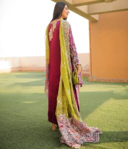 Sarah Khan Instagram - Festive feels and sun-kissed thrills! Celebrating in style with this breezy outfit from @ridachatthaofficial ✨
