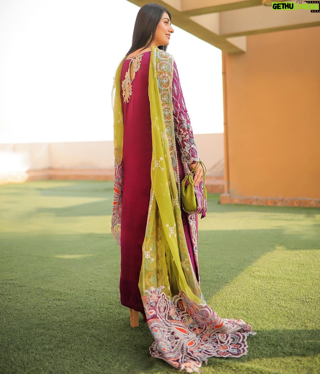 Sarah Khan Instagram - Festive feels and sun-kissed thrills! Celebrating in style with this breezy outfit from @ridachatthaofficial ✨