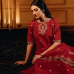 Sarah Khan Instagram - UNSTITCHED - FESTIVE II Enter the festive season in unparalleled elegance with glamorous designs from our Festive II - unstitched collection! Launching Tomorrow 4 PM online | 8th Dec in-stores #sapphire #sapphirepakistan #sapphireunstitched #sapphireonline #sapphirefestive