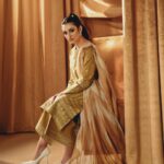 Sarah Khan Instagram - UNSTITCHED - FESTIVE II Enter the festive season in unparalleled elegance with glamorous designs from our Festive II - unstitched collection! Launching Tomorrow 4 PM online | 8th Dec in-stores #sapphire #sapphirepakistan #sapphireunstitched #sapphireonline #sapphirefestive