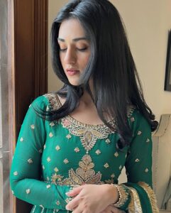 Sarah Khan Instagram - -