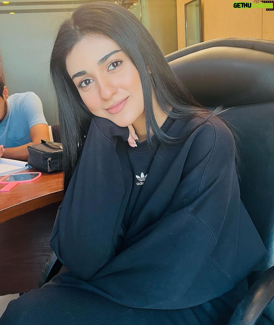 Sarah Khan Instagram - Working on a new project 💕✔️