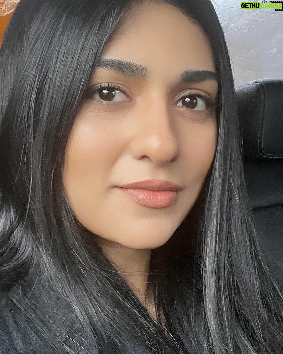 Sarah Khan Instagram - ❄️💕 London, United Kingdom