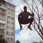 Sarp Levendoğlu Instagram - Uçmuyorsak, Newton'a saygımızdan🚀🛩️✈️🛫🚁😂😂 @nike #sarplevendoğlu #spor #fitness #fit #sağlık #kardiyo #nefes Krypton