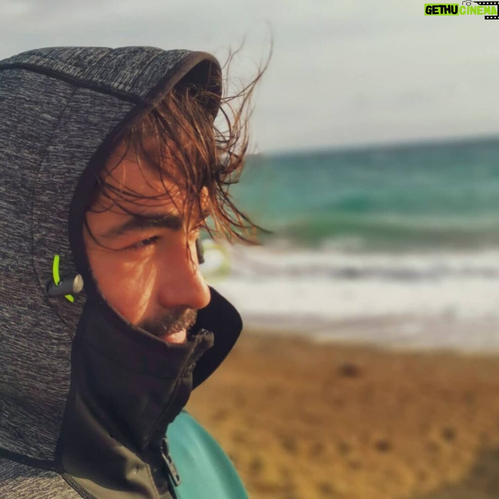 Sarp Levendoğlu Instagram - "Sick session though eh?”  @sofasurfshop #sarplevendoglu #surf #ege #surfing #surfinglife #timetoreset #kendinisıfırla Dirik Surf Club