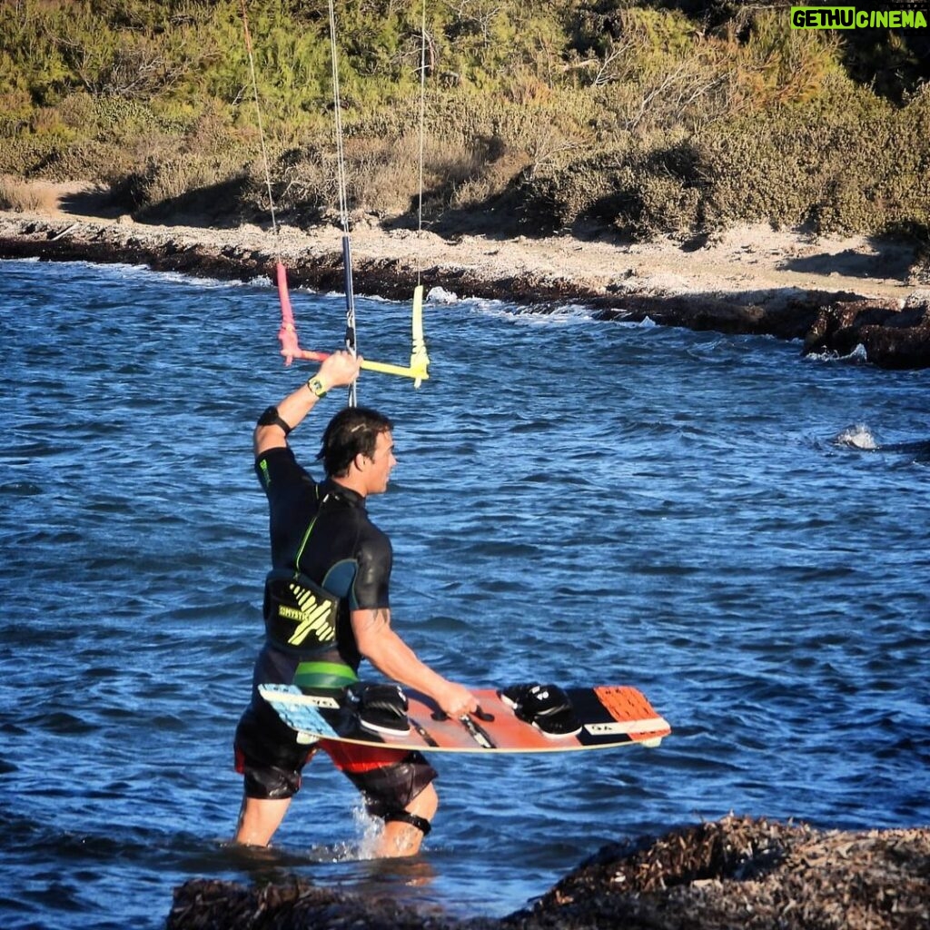 Sarp Levendoğlu Instagram - Endless Summer 🌞 #datça @mysticturkiye @gaastra_tabou_international #nefes #deniz #kitesurf #kiteboarding Datça, Mugla