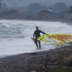 Sarp Levendoğlu Instagram - Sağlam sörfçü kalmaz dalgada, Müslüm baba sığmaz ipoda😂 @sofasurfshop @gaastra_tabou_international @