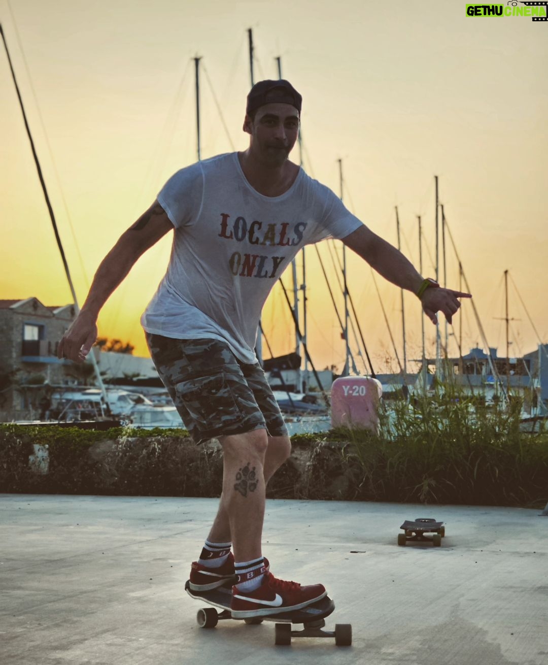 Sarp Levendoğlu Instagram - LOCALS ONLY 🛹 Karaköy Datca