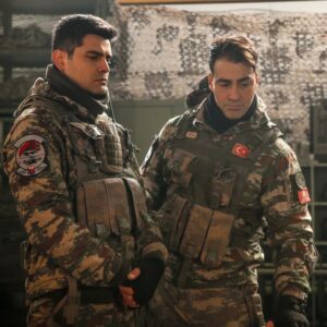 Sarp Levendoğlu Instagram - ALEMDE ŞER OĞUZ'DA ER TÜKENMEZ! 🇹🇷⚔️ #TBT Yörük Haydar ve Astsubay Bektaş Subaşı @erkanmrc #Savaşçı  #YörükHaydar #Tbt #kıkıçtimi @savascifox