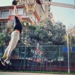 Sarp Levendoğlu Instagram – Bİ ELAAMET GELDİ FİYUUUI🏀⛹️ #TBT @nike #basketball #streetball #basketbol Feneryolu, Kadıköy