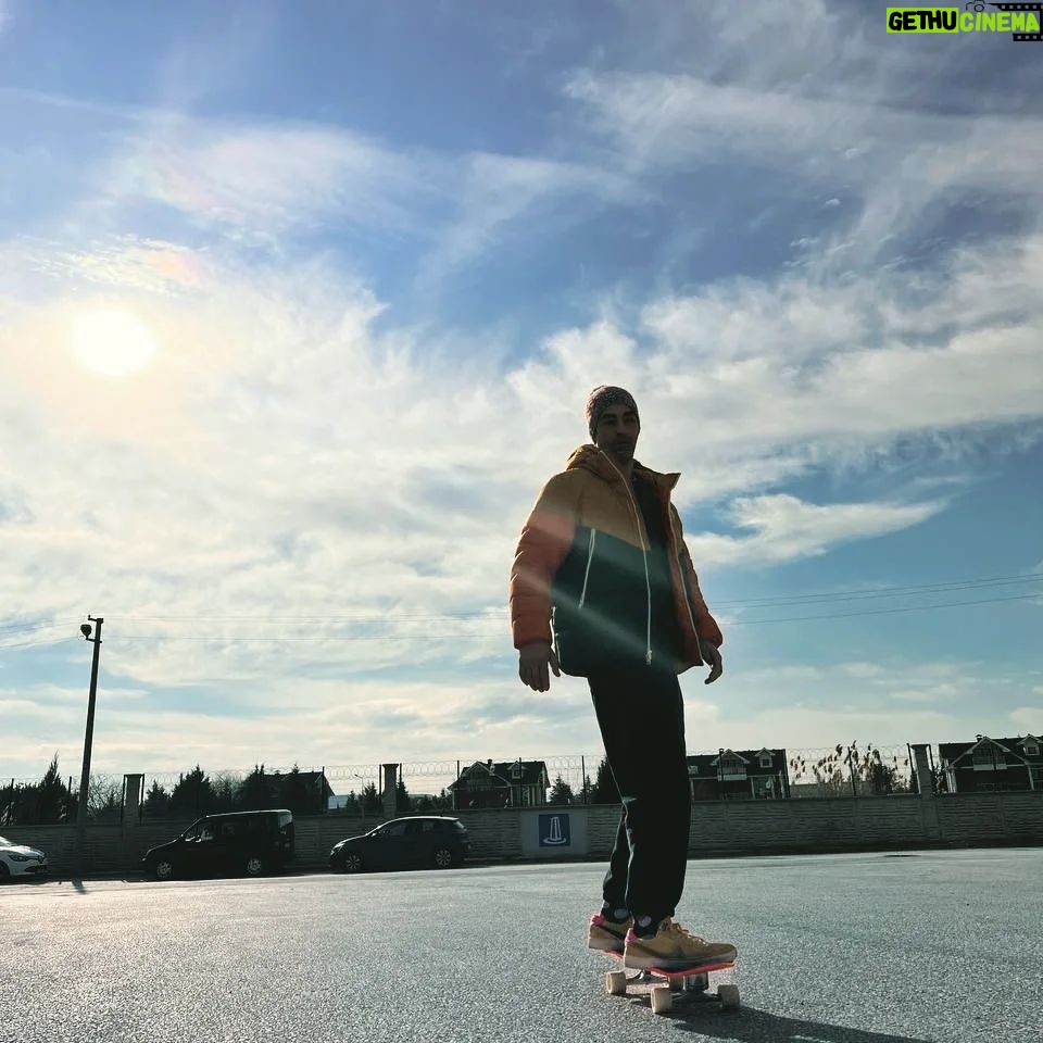 Sarp Levendoğlu - 20.7K Likes - Tekerlekli Tahta.
Tahta mı?
Tahta tabi zoruna mı gitti!
🤣🤣🛹🛹 @nike.comtr @yowsurf @nike @nikesb