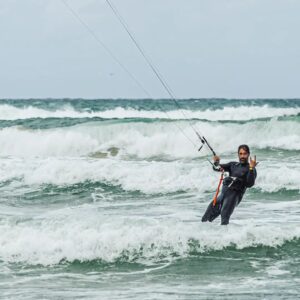Sarp Levendoğlu Instagram - ROCK 🤘🌊 
@surfschoolistanbul #kilyos #kitesurfing @gaastra_tabou_international