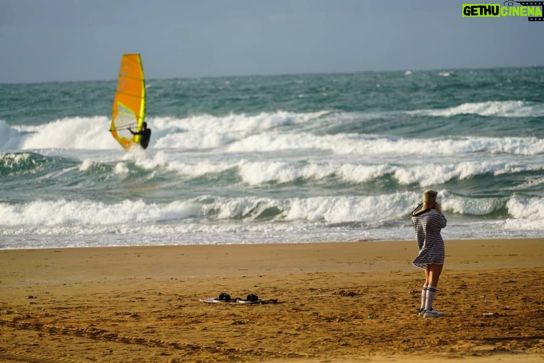 Sarp Levendoğlu Instagram - KARADENİZ 🌊 @gaastra_tabou_international @surfschoolistanbul @sofasurfshop #tekişimiz #kilyos #karadeniz #windsurfing Surf School Istanbul