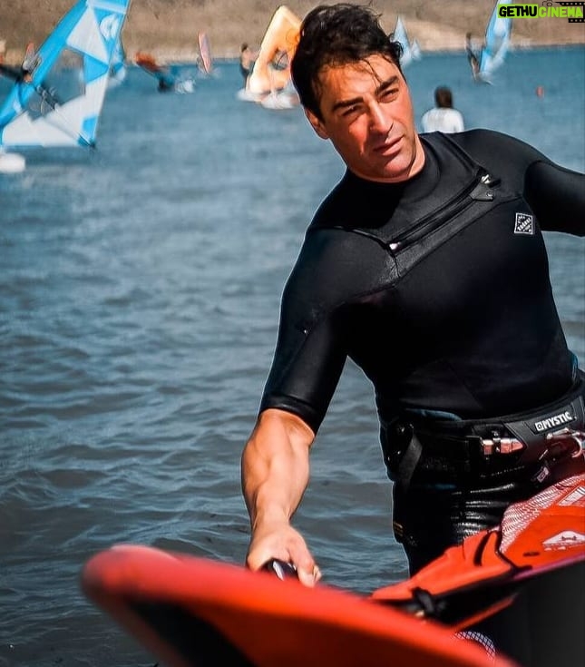 Sarp Levendoğlu - 8.4K Likes - Çok Fenayım Ooo Zamanlar Gözümün İçine Bakacak Delikanlı Bulamıyorum......👁️👁️ @bubisurfschool @sofasurfshop #alaçatı #sörf #surf #deniz #nefes @gaastra_tabou_international