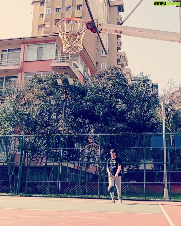 Sarp Levendoğlu Instagram - Jump Old Boy Jump🏀 Fenerbahçe