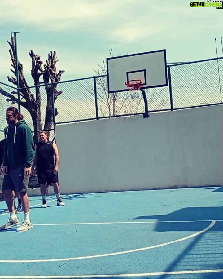Sarp Levendoğlu Instagram - Basketi atarım yaklaşma canını yakarım🏀🏀🏀🛫🛫🛩️☄️☄️🚁🛸 @nike #basketball Istanbul, Turkey