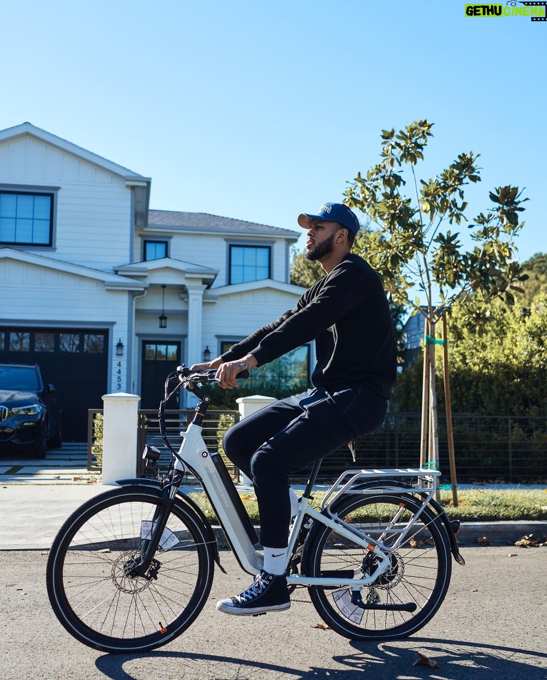 Sarunas J. Jackson Instagram - WHEW we are lucky Deebo did NOT have a @radpowerbikes in “Friday” because these things MOVE when you barely pedal. Felt like a big kid riding around neighborhoods… can’t wait till Zen learns how to ride a bike lol. #riderad #onedaynocar #ad @radpowerbikes These bad boys just dropped 9/22 ! 📸 @themiikec Los Angeles, California