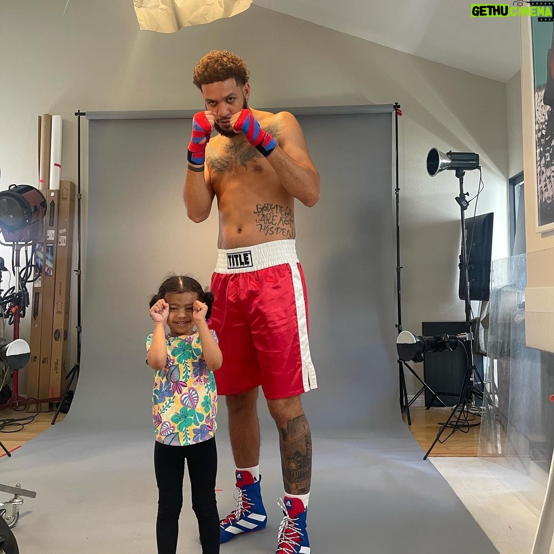 Sarunas J. Jackson Instagram - I’m always hungry for progression. I’ve had an inconsistent journey with my body for years due to a back injury. As a former athlete, most my life my identity was tied with my physical body. When that has been taken from me at times, my mental health was too. Took me to a negative space to not be able sit in a car without feeling extreme pain. I’m so grateful to be in the space I’m in now. From squatting (kinda lol) 315 lbs, to boxing, hoopin, playing with my daughter and God kids.. So much to be thankful for. I had to take accountability (which is scary for most) and decide to take control of my mental health and physical health. If you are in a place you are not happy in, YOU have more power then you give yourself credit for. Your mind is your strongest tool and you can get on the path you want. Prioritizing my mental is what allowed me to get physically healthy and set my routines and diet. Outside opinions of others mean NOTHING. If people are lying and putting THEIR limitations on you, that is THEIR issue and not YOURS. You are what you attach to I am (Confucius). S/O to @liftsociety for providing a space for me to maintain my mind and body 🙏🏽💪🏽 And to @q24training and @craigliebenson for getting me on the right track 💙🫡 1st slide: Oct 2022 (Left) Sept 2023 (Right) 🙏🏽 And others are throughout the past 3 years. Los Angeles, California