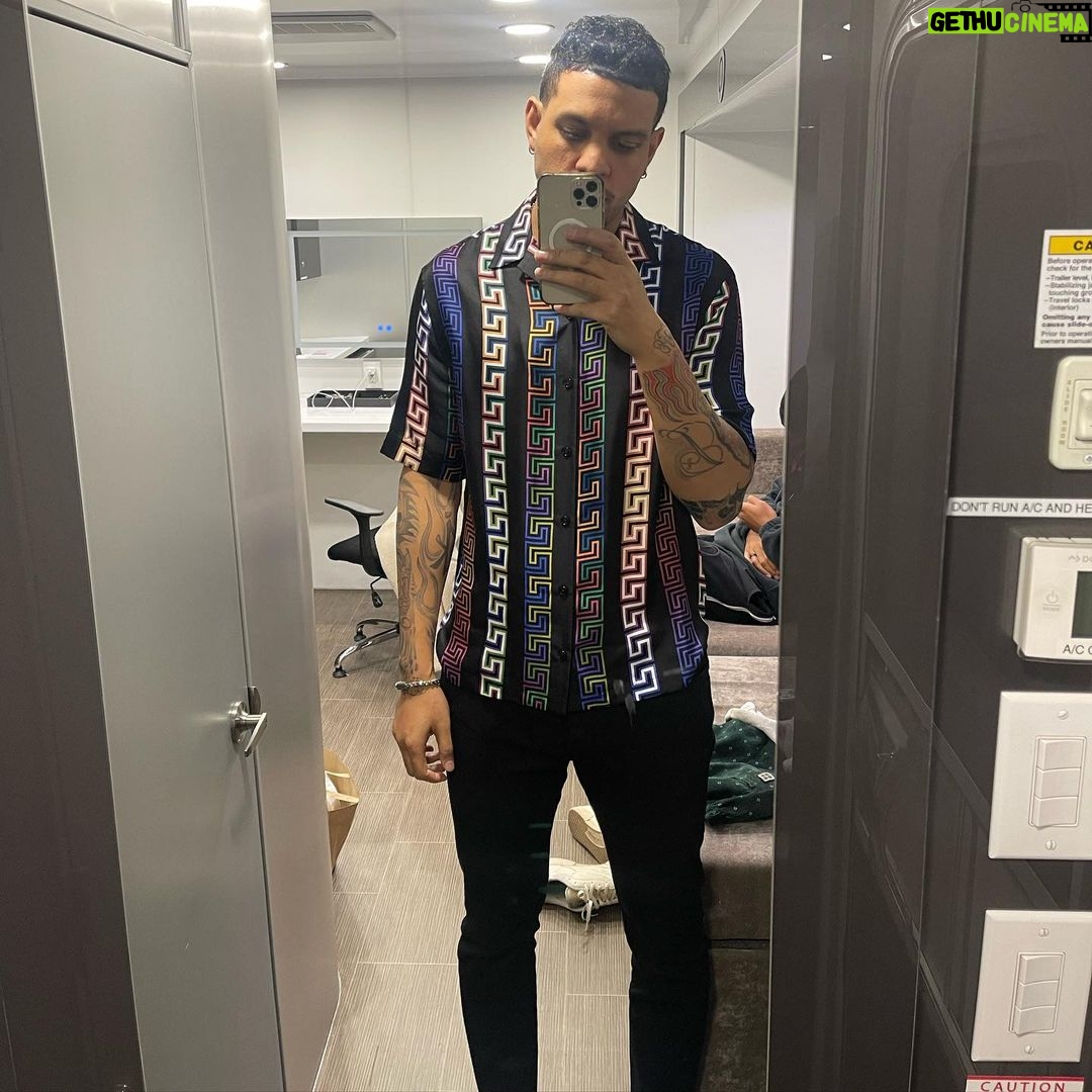 Sarunas J. Jackson Instagram - Piecing things together and such. #MiniUpdate #TallMenCanDressToo #GabNeedsToRepBetter #OutkastShirtIsTough Los Angeles, California