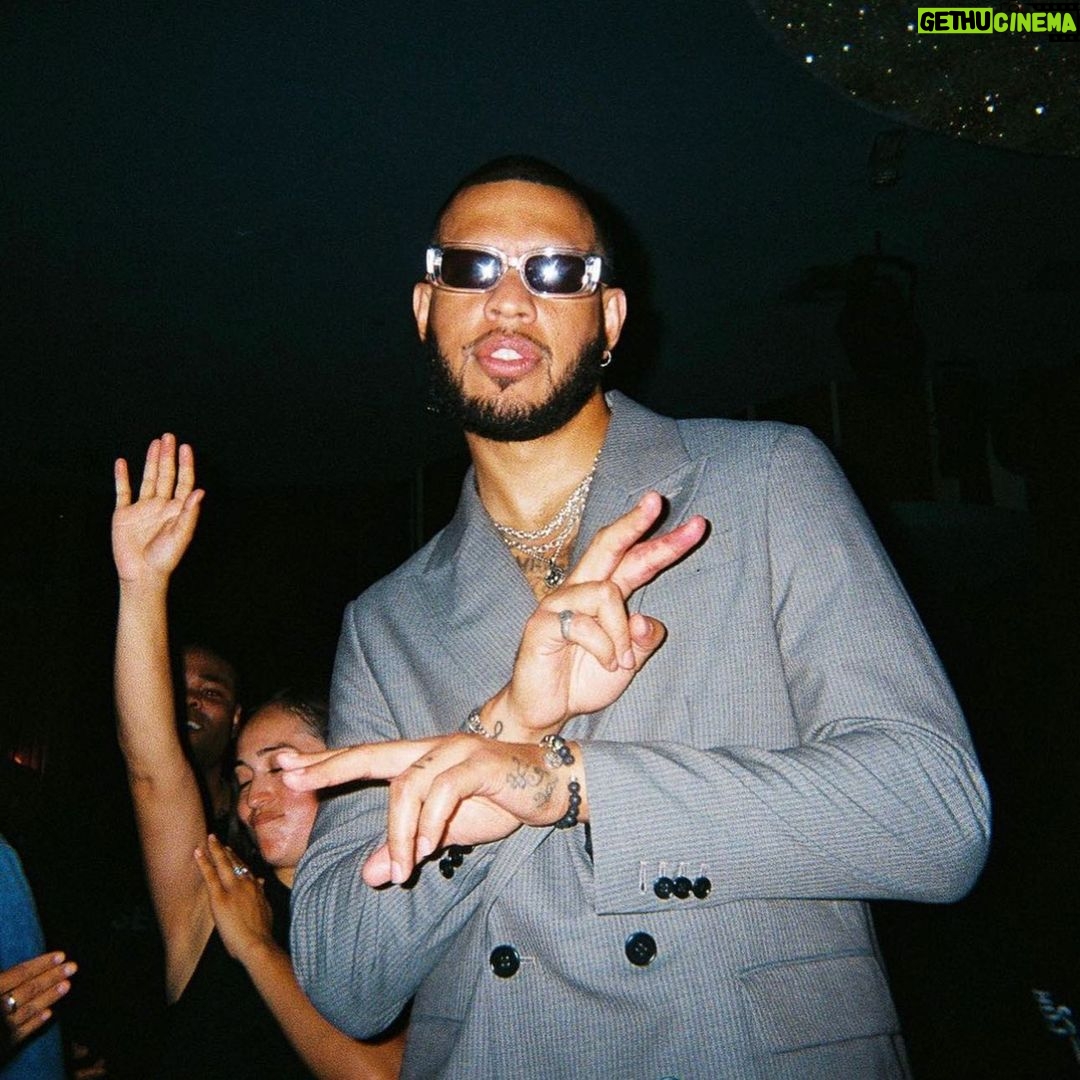 Sarunas J. Jackson Instagram - Piecing things together and such. #MiniUpdate #TallMenCanDressToo #GabNeedsToRepBetter #OutkastShirtIsTough Los Angeles, California