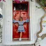 Saskia Thuot Instagram - Je me suis achetée une tite robe “qrecque” Mykonos tu es superbe!🤍 #mykonos #myconos @sophiegosselin11