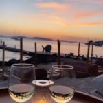 Saskia Thuot Instagram - Fin de journée sur Mykonos. Toute une! Vous dire comme je savoure, déguste, écoute, observe. Aujourd’hui, nous sommes restées tranquilles à notre merveilleux hôtel et avons découvert, tout près, des perles rares✨ J’ai hâte d’en connaître plus sur Mykonos et sa culture. Quelle belle aventure! Je partagerai avec vous nos meilleurs moments☺️ Notre hôtel juste parfait @manoulasbeachresort Resto tout près, vue de rêve @hippiefishofficial Super partenaire de voyage @sophiegosselin11 #mykonos #mykonosmoments #friendship