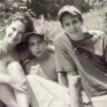Saskia Thuot Instagram - Jeudi souvenir… Une photo douce avec le petit Alex et le grand William. Les fils de l’amoureux de maman qui sont devenus des hommes merveilleux❤️ Cette photo a été prise il y a 22 ou 23 ans. Un été de bonheur et d’insouciance comme nous les vivions à St-Calisxte. Ceux qui savent… savent. Merci @racicot13 le meilleur des beaux-papas et à maman @popofortin ainsi que mes « demis » @alexracicot et @will.racicot vous love. #famille #familyfirst #tbt #jeudisouvenir