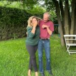 Saskia Thuot Instagram – Il est arrivé dans ma vie j’avais 18 ans. Le plus extraordinaire des beau-papa. Ceux qui connaissent Mario savent. Être en sa presence est tout, sauf plate! Quelle chance de t’avoir dans notre vie 🤍 

Pensée pour moi papa qui ne pouvait pas être des nôtres 🫶🏼

#fetedesperes #fatherfigure #famille
